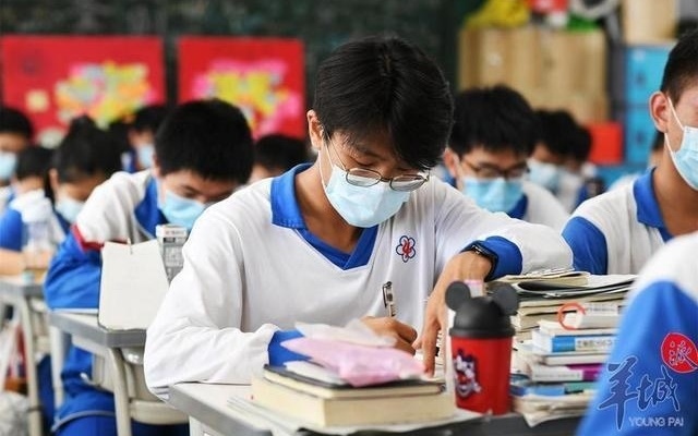 Hơn 80% cơ sở dạy thêm ở Trung Quốc bị đóng cửa, quảng cáo dạy thêm bị dập tắt